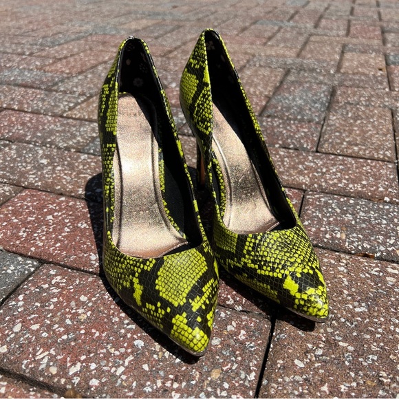 Ted Baker Izbelos neon yellow snakeskin heels - Picture 2 of 12